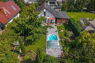 Ansicht mit Pool