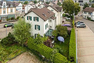 KZO00503 Tolles Stadthaus an zentraler Lage in Wetzikon - Luftaufnahme