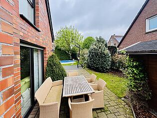 Seite  aussen Blick Pool
