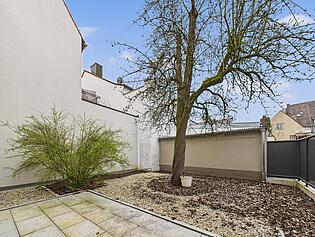Terrasse mit Garten