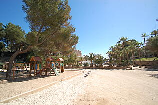 14. Spielplatz und Weg zum Strand