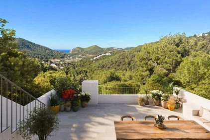 KPI1306 - Adosado en venta - Stadthaus zu verkaufen - Townhouse for sale - Townhouse te koop - www.kensington-ibiza.com - Noelle Politiek