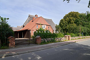 Anbauhaus mit Carport