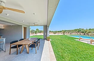 Covered porch pool terrasse