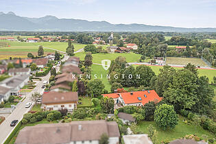 Luftaufnahme mit Blick in die Berge 7.0 