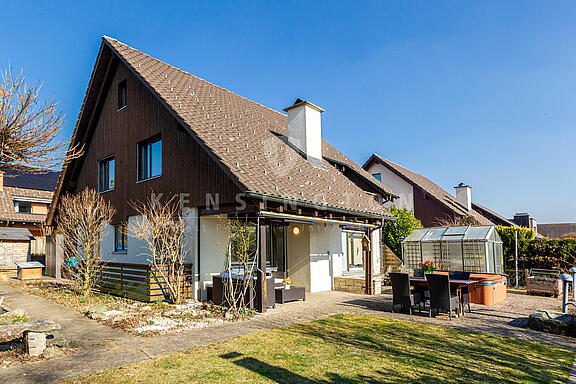 KZO00059 Wunderbar im Grünen - Freistehendes 7.5 Zimmer Einfamilienhaus - KZO00059 Wunderbar im Grünen - Freistehendes 7.5 Zimmer Einfamilienhaus -