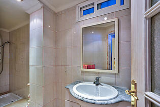 10. Bathroom in Torrenova Mallorca KPO01203