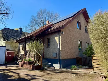 Hausansicht vom Privatweg