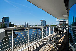 der berühmte Molecule Man im Blick