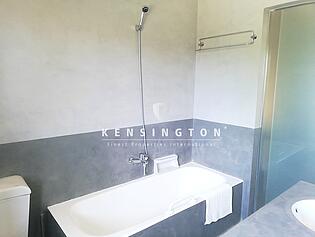 Cuarto de baño con bañera