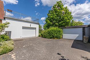 Garage und geschlossenes Carpot