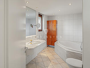 KZO00067 Einmalige Gelegenheit - 7.5 Zimmer Einfamilienhaus an wunderbarer Aussichtslage in Wernetshausen - Bad/Dusche/WC en Suite