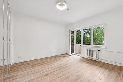 Wohnzimmer mit Balkon