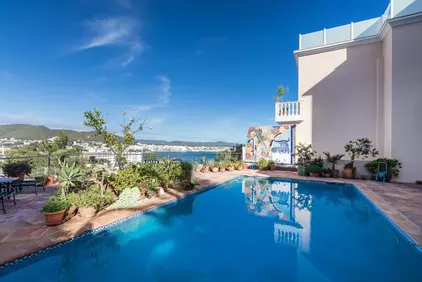 KPI1348 - Adosado en venta - Stadthaus zu verkaufen - Townhouse for sale - Townhouse te koop - www.kensington-ibiza.com - Noelle Politiek