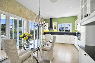 Kitchen and dinning area villa Cala Vinyes