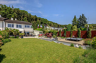 KZO00068D Grosszügiges Wohnhaus mit Traumgarten und Weitsicht - Aussenansicht