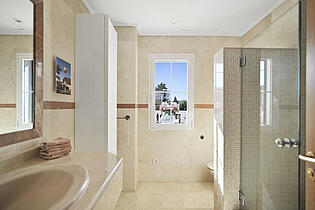 Master bathroom villa in Cala Vinyes