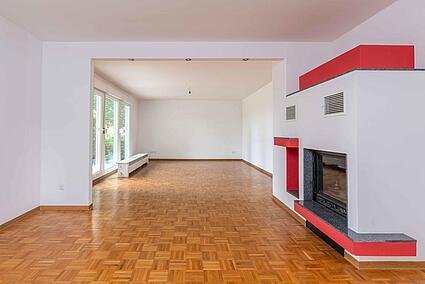 Wohn- und Essbereich mit Kamin
