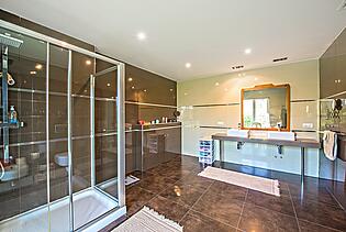 Bathroom in modern villa in Magaluf Mallorca for sale