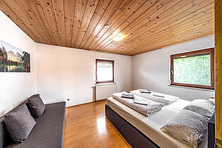 Schlafzimmer II EG
