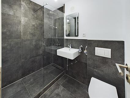 Badezimmer mit begehbarer Dusche