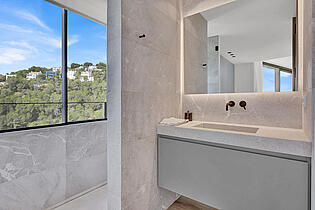 2nd Suit Bathroom