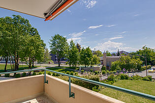 KZO00051 Ruhig gelegenes 5.5 Zimmer Reiheneckhaus in Pfäffikon ZH Blick vom Balkon OG