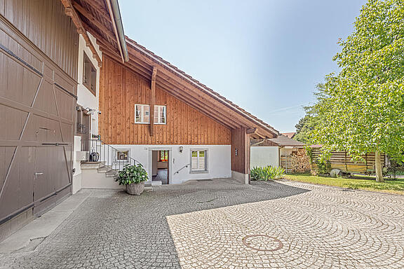 KZO00076 Charmanter 3.5 Zimmer Hausteil an ruhiger Lage mit schönem Garten Aussenansicht KZO00076 Charmanter 3.5 Zimmer Hausteil an ruhiger Lage mit schönem Garten Aussenansicht