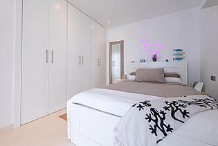 KPI1265 - Adosado en venta - Stadthaus zu verkaufen - Townhouse for sale - Townhouse te koop - www.kensington-ibiza.com - Noelle Politiek