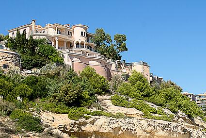 Mansion in front sea line with sea views in Sol de Mallorca