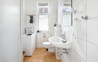 Badezimmer (Maisonette-Wohnung rechts)