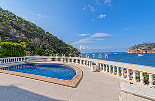 Villa en Camp de Mar terraza con piscina