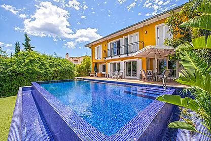 Spacious Pool in beautiful villa Magaluf for sale