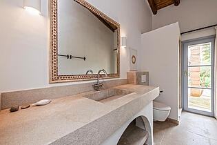 Bathroom 1 (ground floor)
