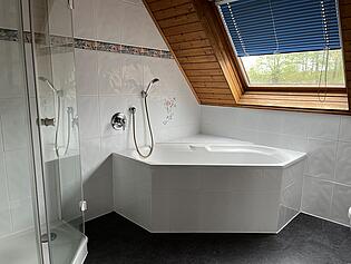 Eckbadewanne OG