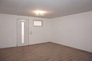 Hobbykeller mit Ausgang
