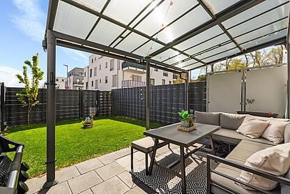 Terrasse mit Garten
