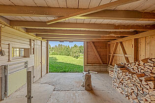 KZO00075A Natur pur - 4.5 Zimmer Einfamilienhaus mit Scheune und Grasland - überdachter Vorplatz