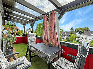  Überdachter Balkon
