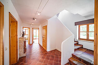 Flur mit Treppe zum OG
