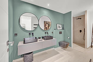 Bathroom:Master bedroom