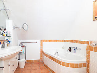 Badezimmer im Obergeschoss