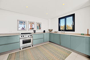 Pool kitchen 