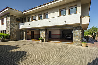 Acceso parking 