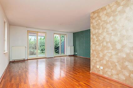 Blick zum Wohnzimmer und Garten