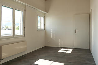 KZO00025 Charmante 3.5 Zimmer Dachwohnung in Siebnen Zimmer 2