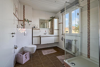 Badezimmer mit Dusche
