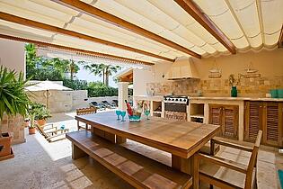 Veranda en Villa con vistas al mar en Sol de Mallorca