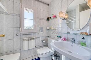 28-Bathroom-3