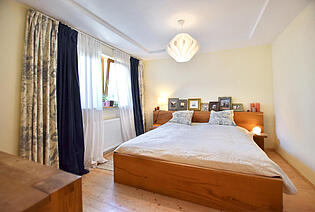 Geräumiges Schlafzimmer / Kinderzimmer